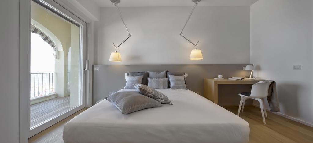 Luxury Suites Collection - Milano 33 Риччоне Екстер'єр фото
